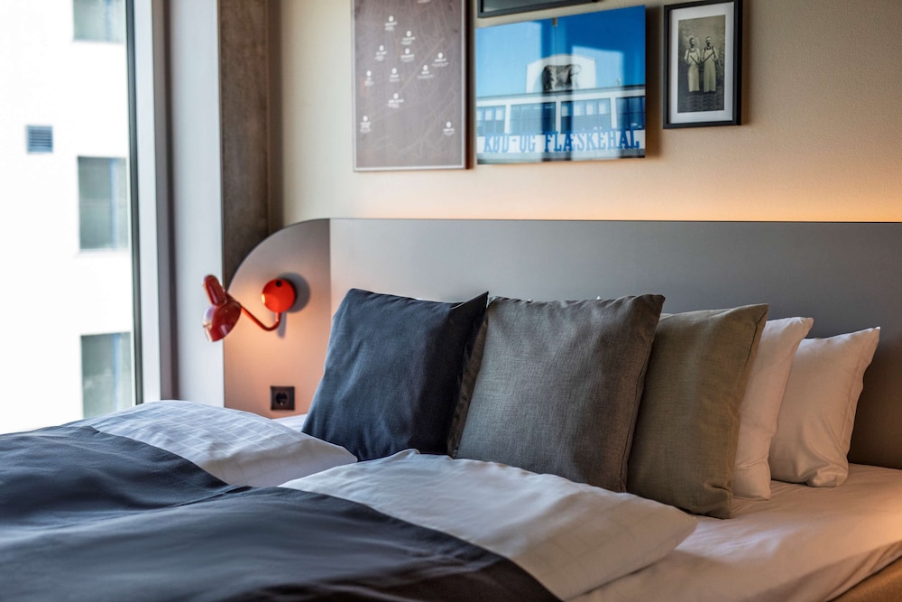 Standard Double Room thumbnail 5