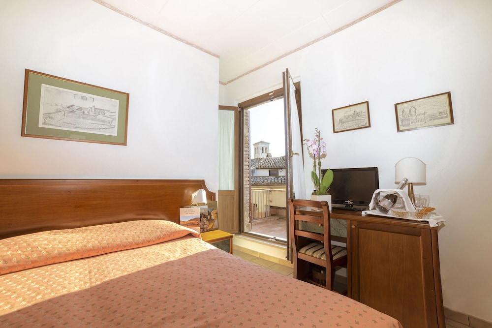 Double Room Single Use (2 single bed) photo 2