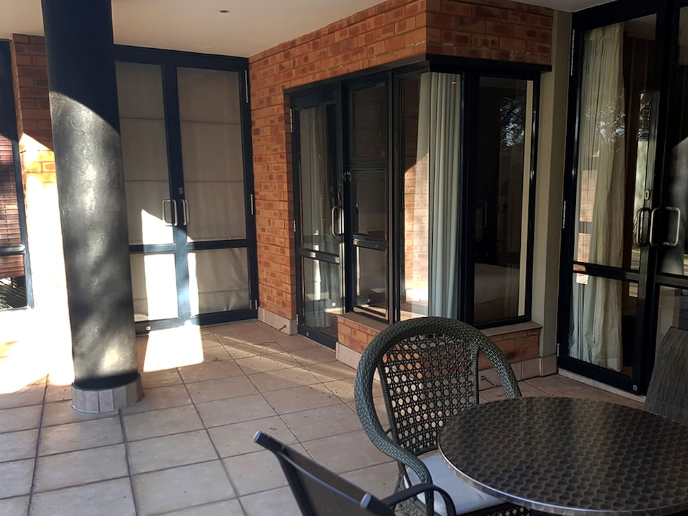 Luxury Apartment, 3 Bedrooms, Garden Area photo 3