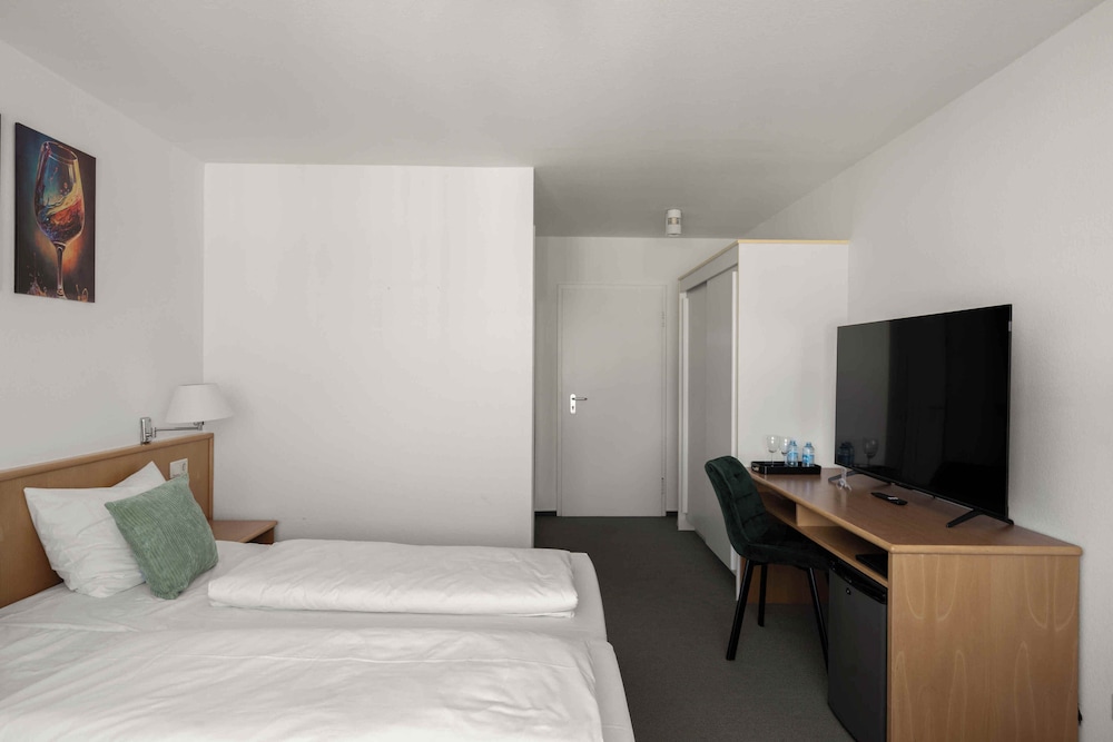 Classic Double Room, Garden View