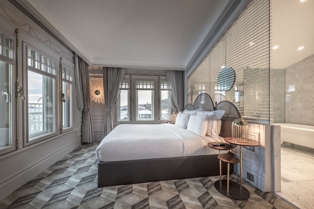 Penthouse Bosphorus Suite