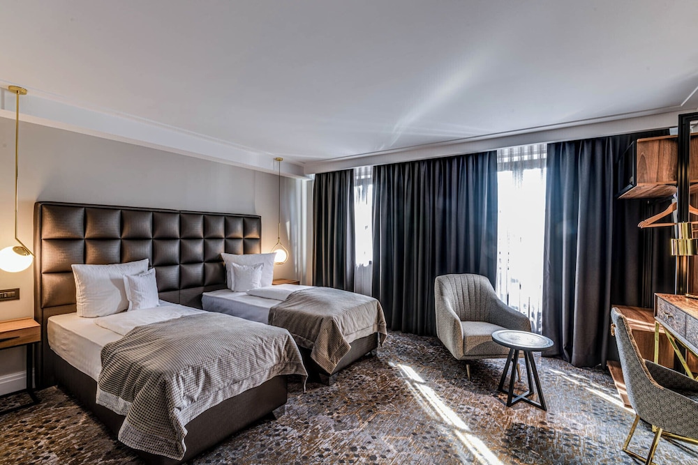 Standard Twin Room, City View