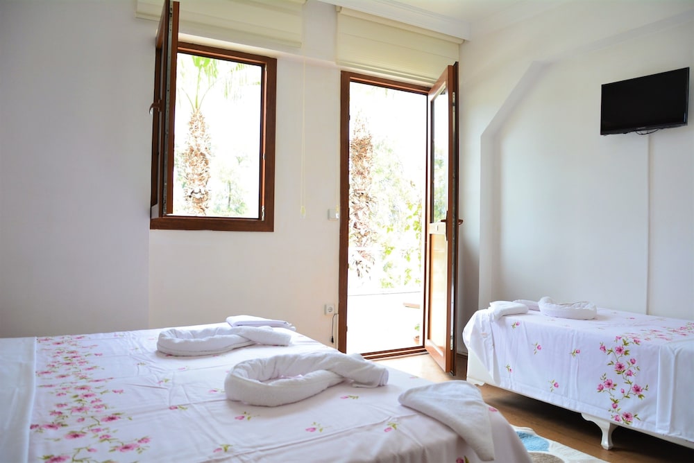 Standard Triple Room, Sea View, Courtyard Area