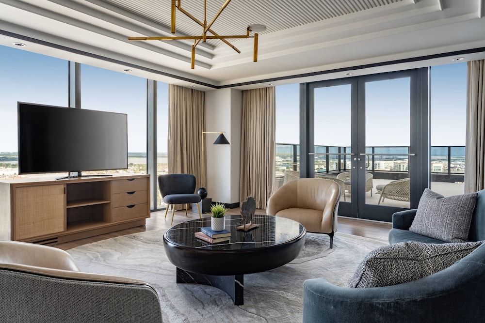Presidential Suite, 1 King Bed with Sofa bed, Balcony, Harbor View thumbnail 6