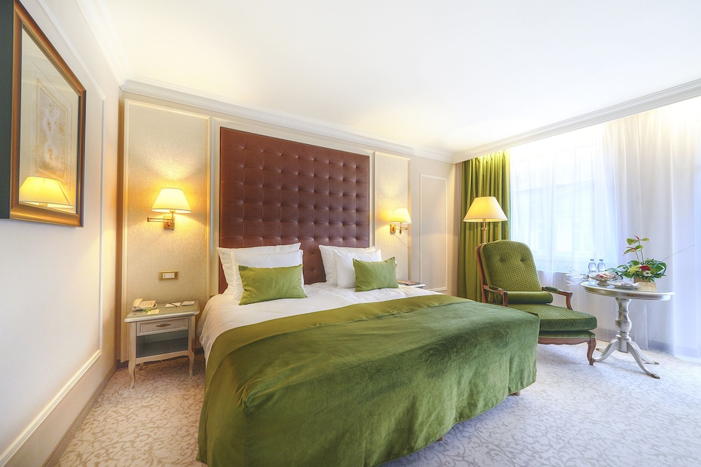 Deluxe Double Room (Wellness and Fitness access) photo 2