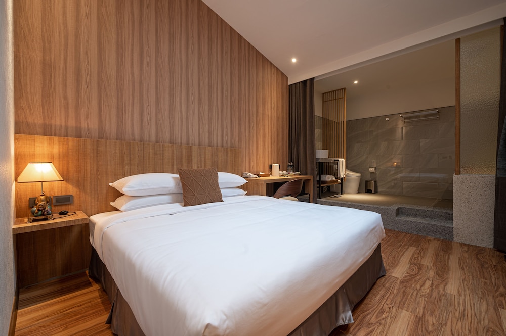 Superior Studio Suite - Photo 1