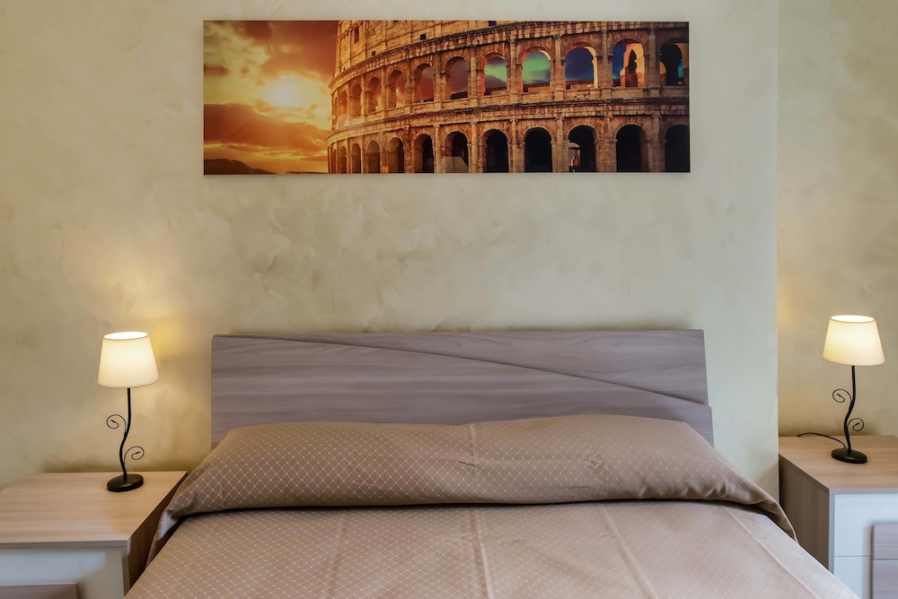 Comfort Room, 1 Queen Bed, Ensuite photo 3