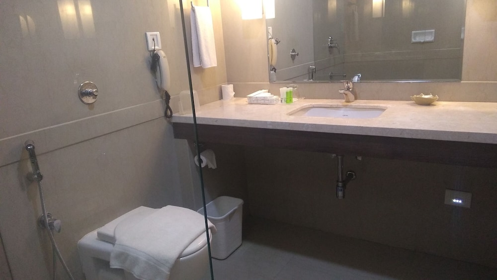Superior Room, 1 Queen Bed - Photo 7