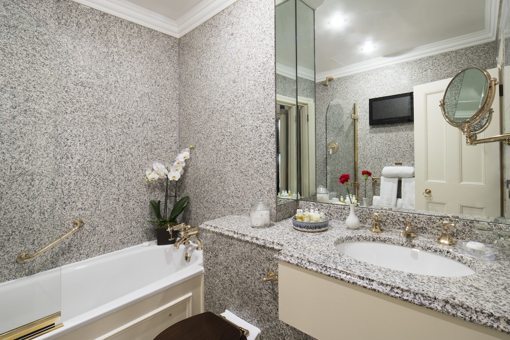 Deluxe Room (King/Twin) photo 3