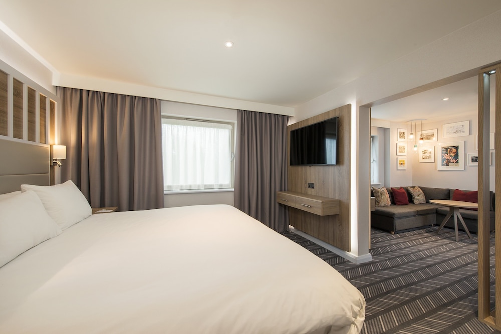 Suite, 1 King Bed - Photo 1