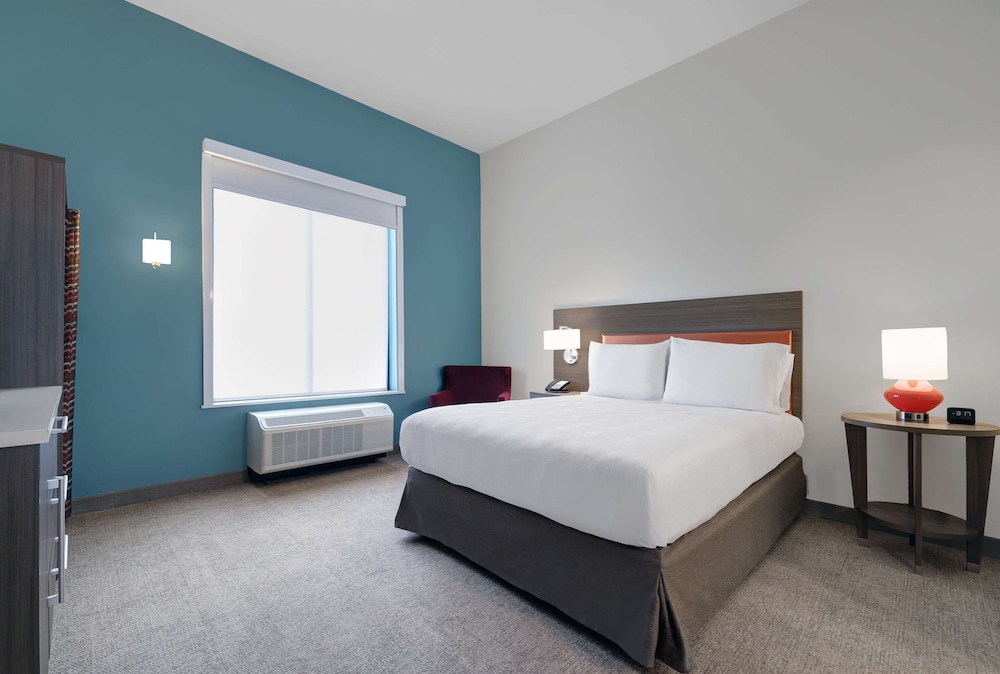 Room, 1 Queen Bed, Accessible (Mobility & Hearing, 3x3 shower)