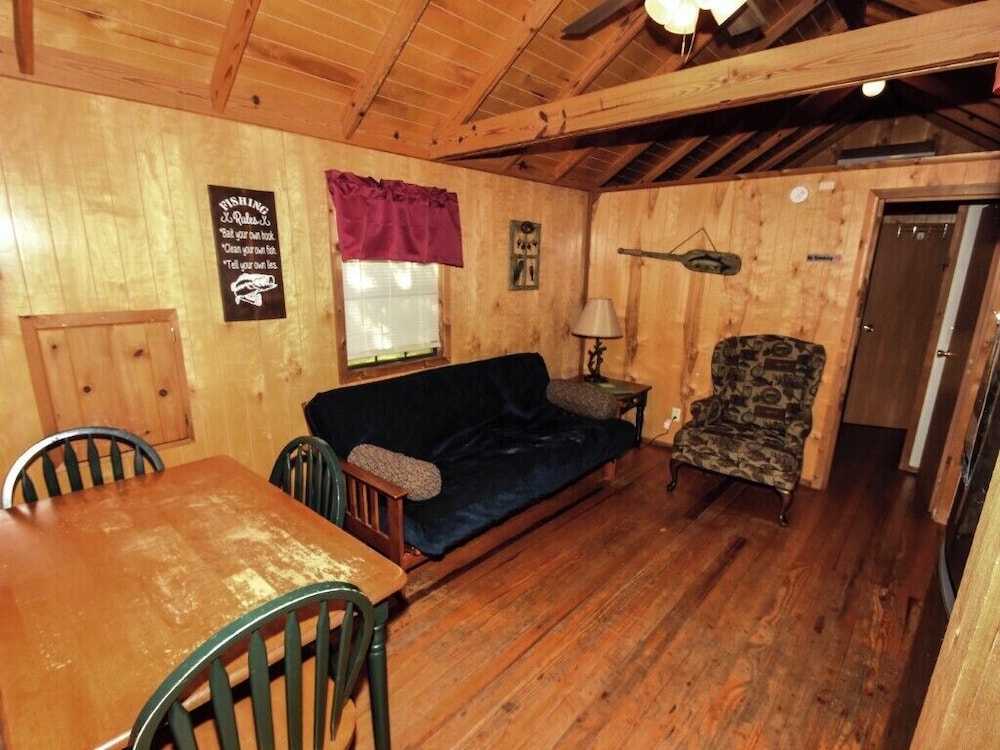 Lake View, Cedar Cabin Lake Texoma, Kitchenette, Queen, Screened Patio, Pet Friendly photo 3