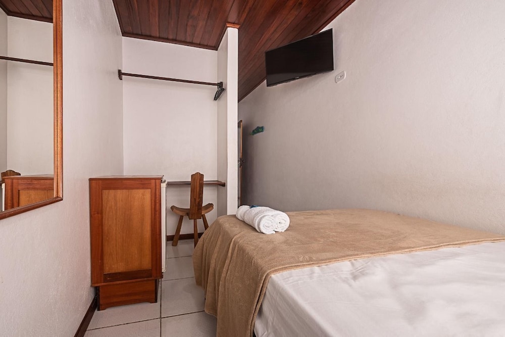 Economy Twin Room - Photo 2