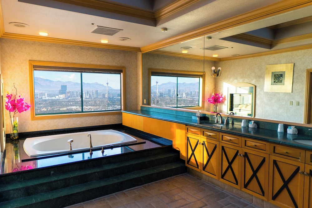 Executive Penthouse Suite - Photo 4