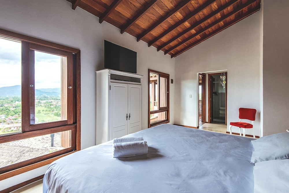 Premium Bungalow, Jetted Tub, Mountain View photo 2
