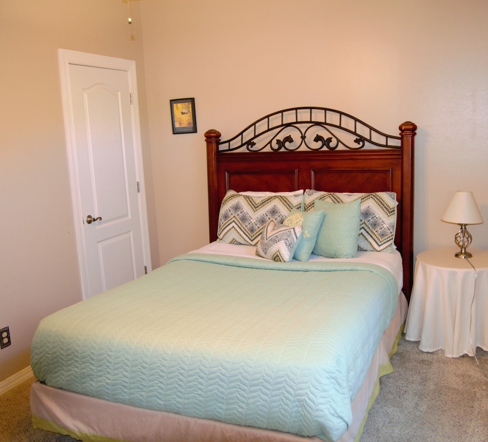 House, 3 Bedrooms, Pool View