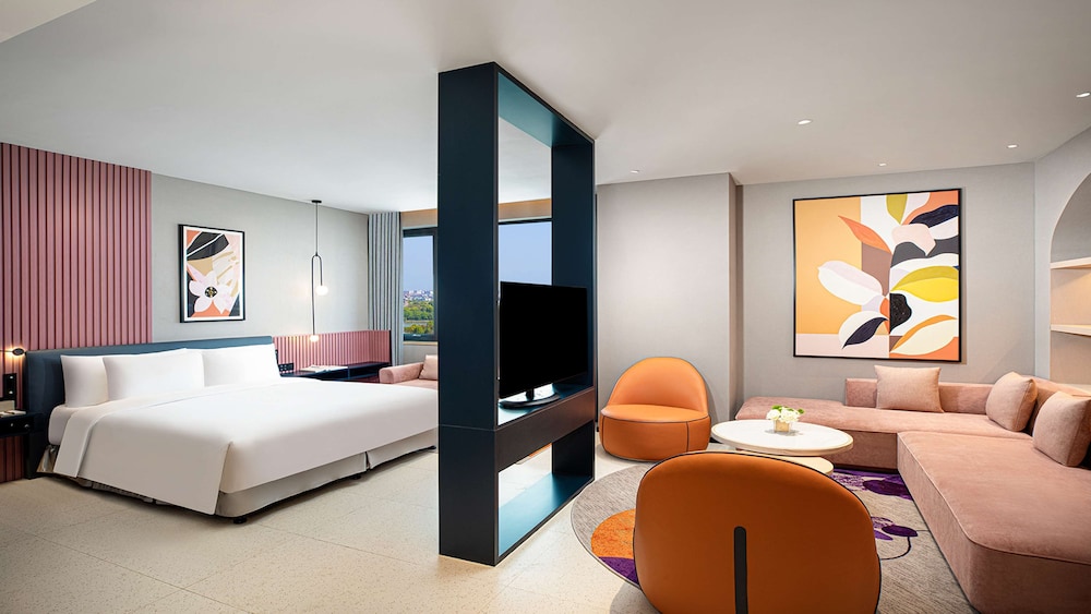 Deluxe Room, 1 King Bed, River View