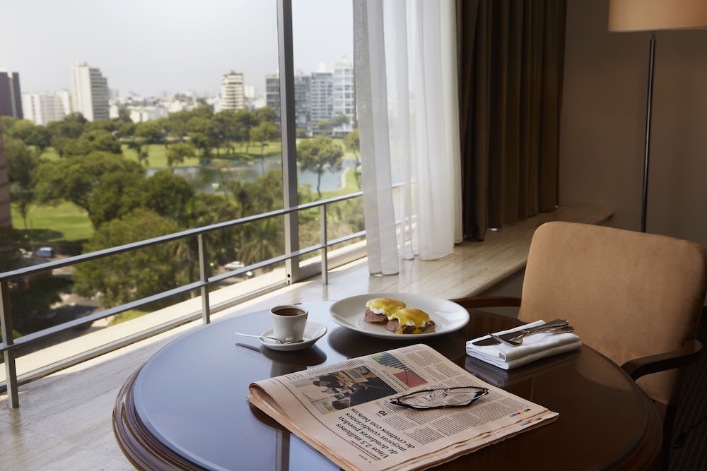 Deluxe Room - Photo 9