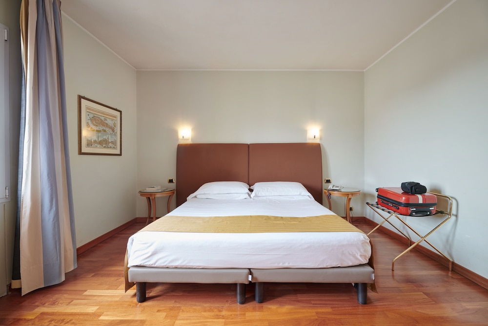 Classic Double Room Single Use - Photo 4