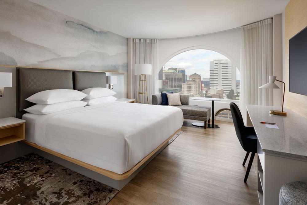 Room, 1 King Bed, City View - Photo 5