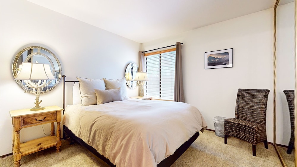 Condo, 2 Bedrooms