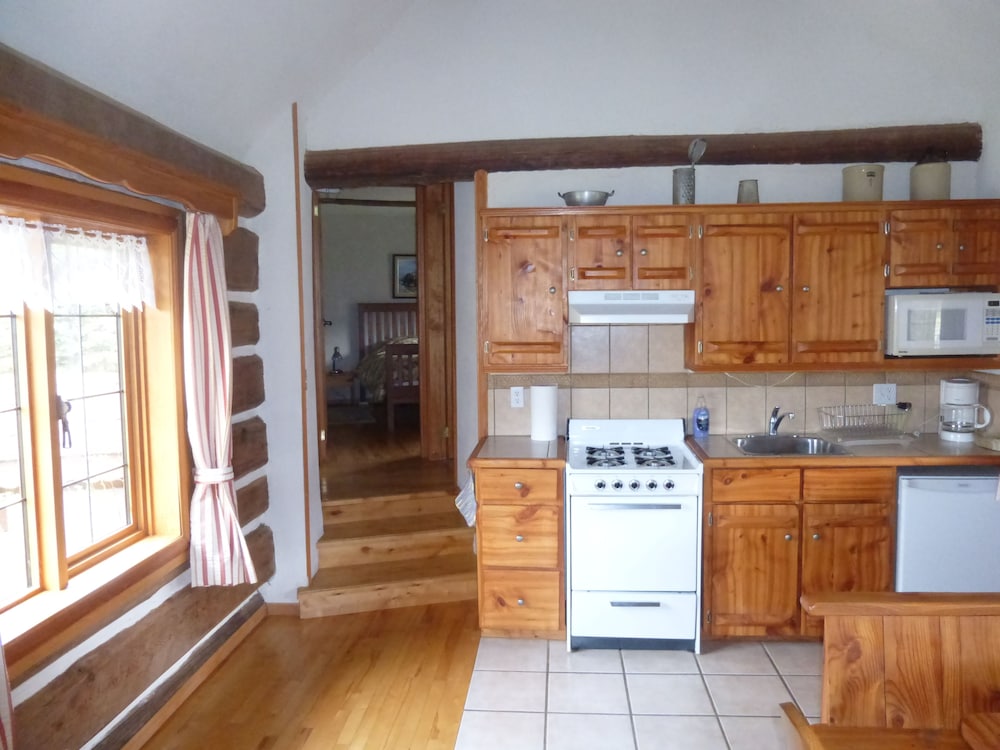 Deluxe Cottage, 1 Bedroom, Mountain View, Courtyard Area photo 3