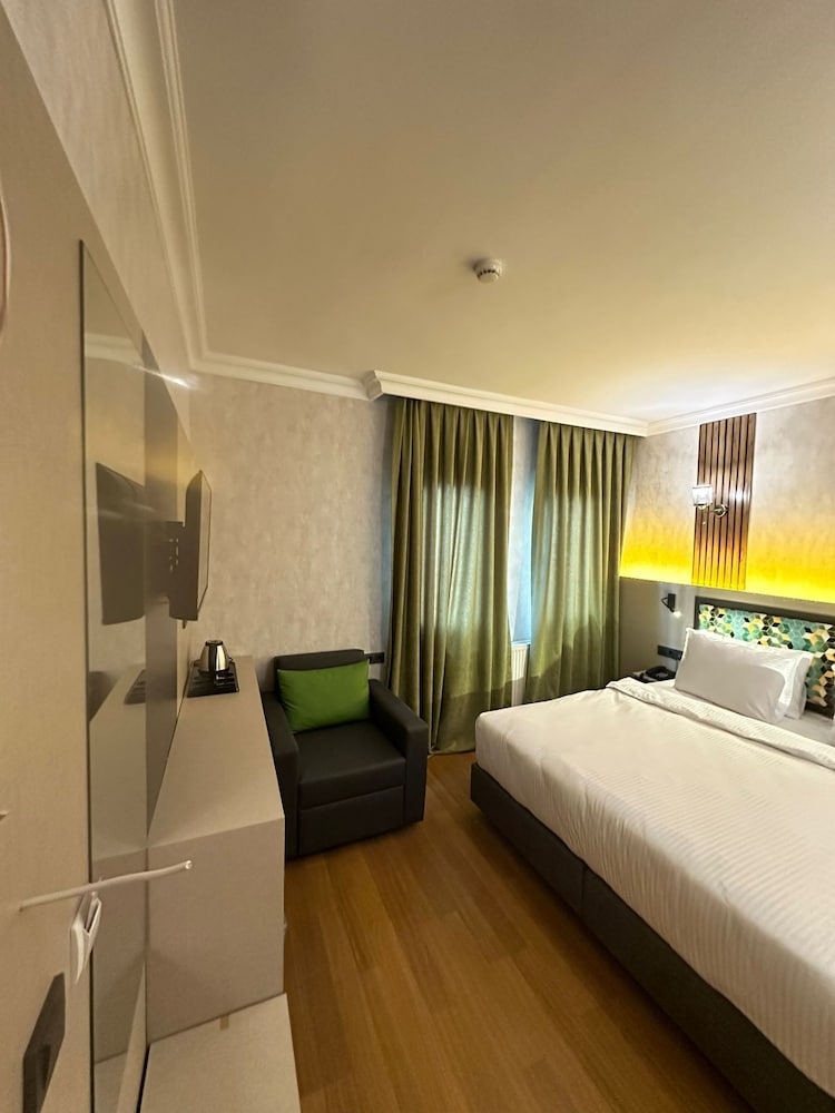 Deluxe Double or Twin Room, City View photo 2