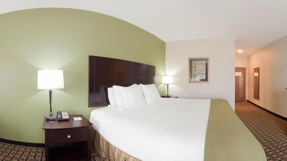Standard Room, 1 King Bed (LEISURE) - Photo 7