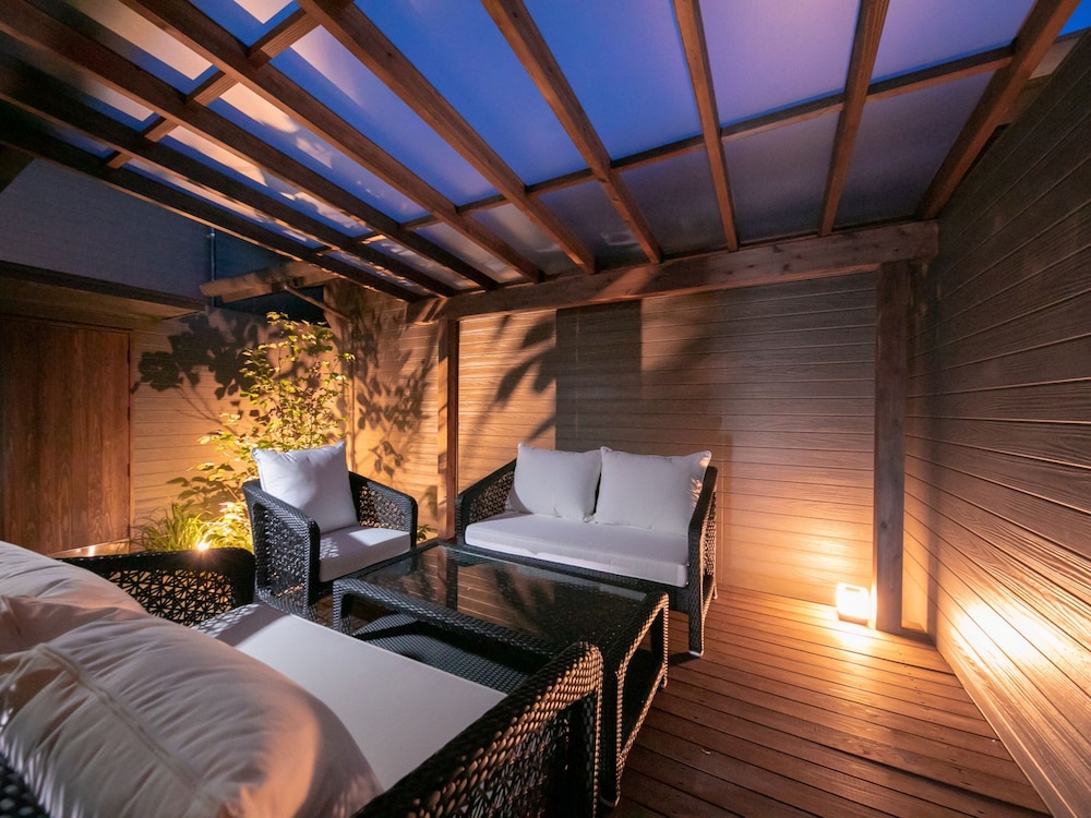 Suite, 4 Beds, private Rock bath, Non Smoking photo 3