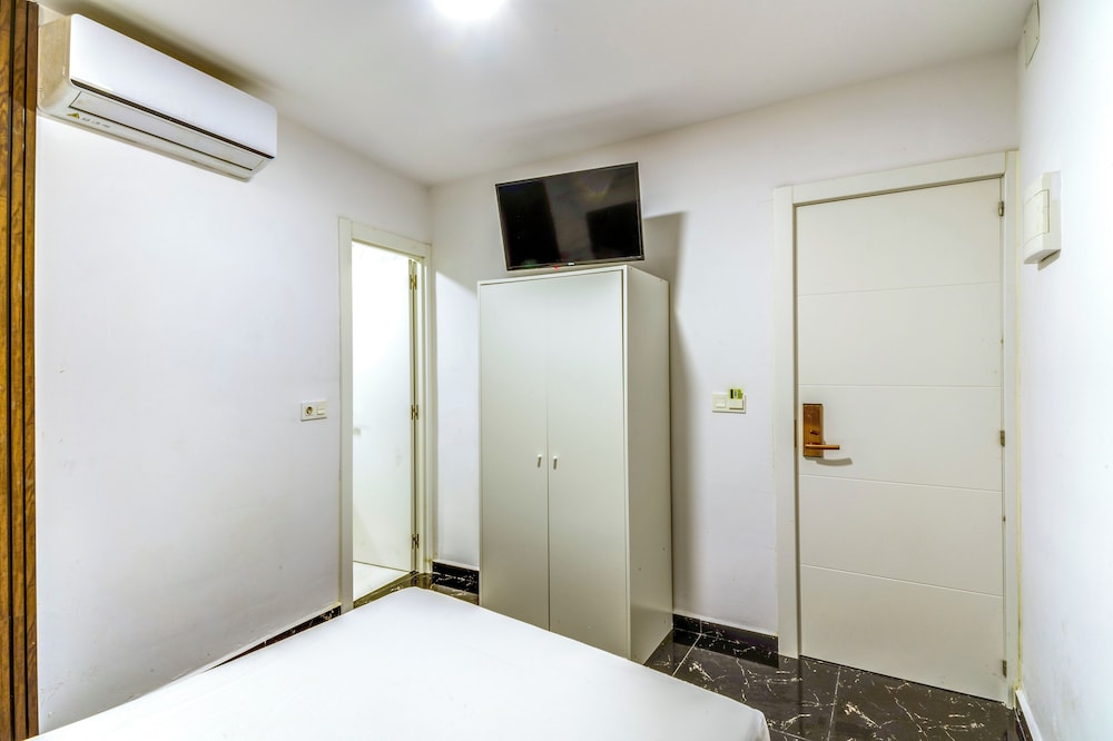 Economy Double Room, 1 Double Bed, Non Smoking - Photo 4