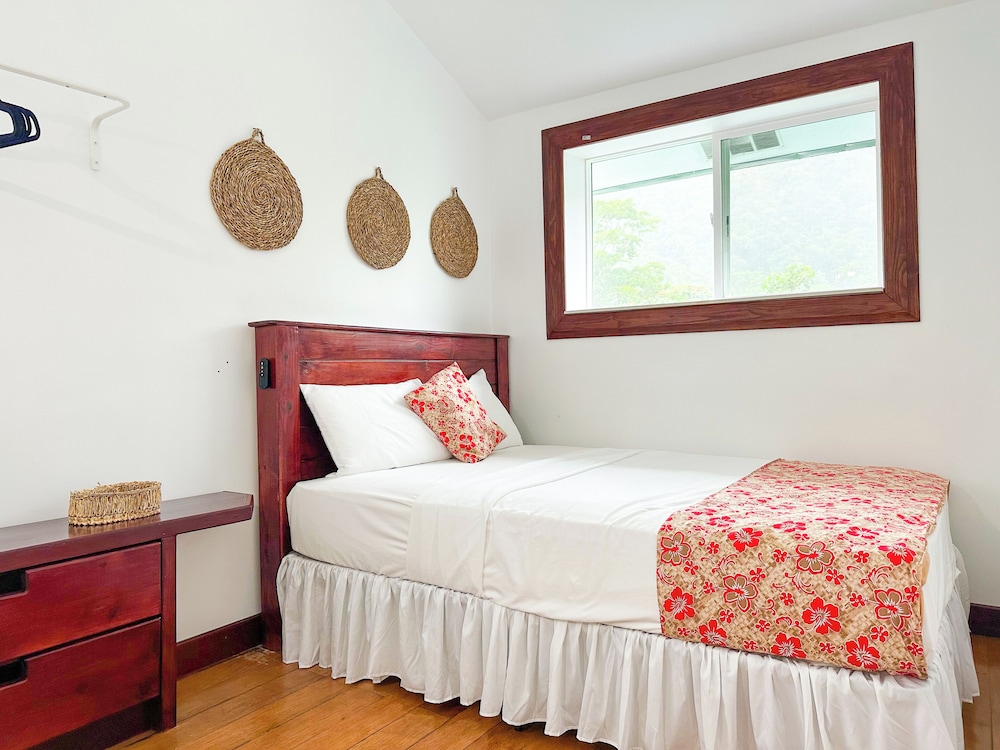 Trafalgar Superior Loft Room photo 1