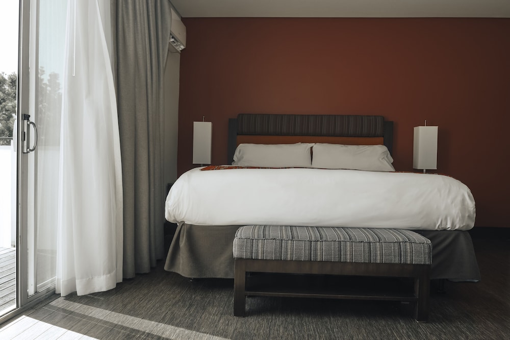 Luxury Room, 1 King Bed photo 3