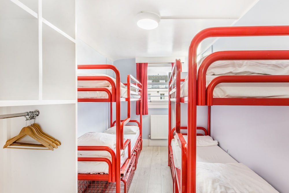 Bed in 4-Bed Mixed Dormitory Ensuite photo 2