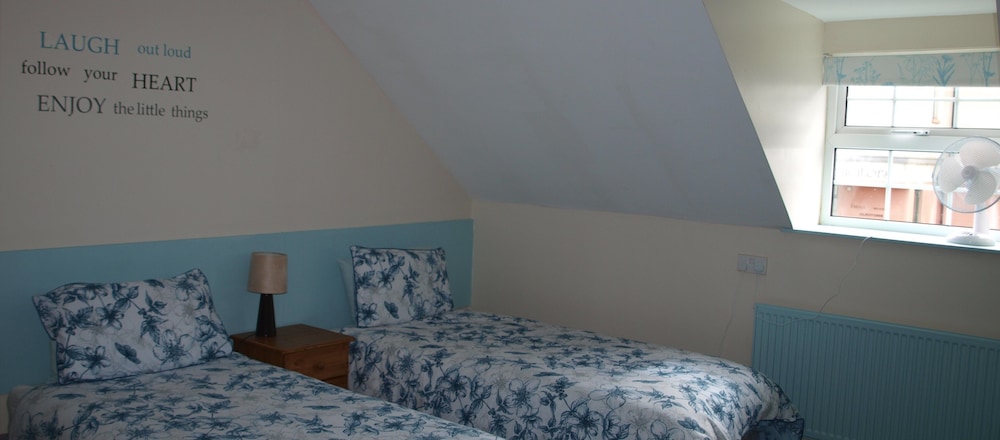 Hostel Twin - Ensuite photo 2