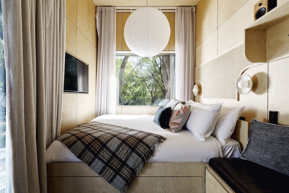 Deluxe Cabin, 1 King Bed, Non Smoking, Garden View photo 3