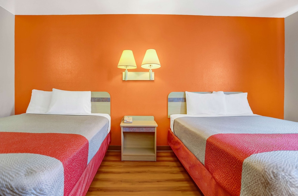 Deluxe Room, 2 Queen Beds, Non Smoking, Refrigerator & Microwave photo 3