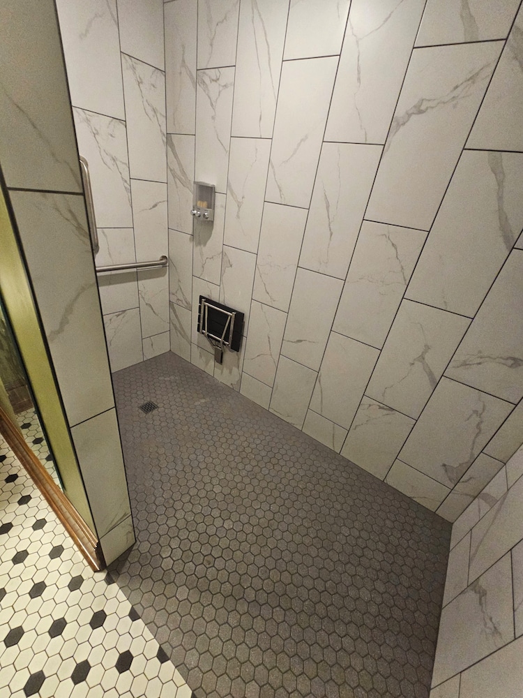 Family Room, ADA  compliance for Service dogs, non smoking, main level