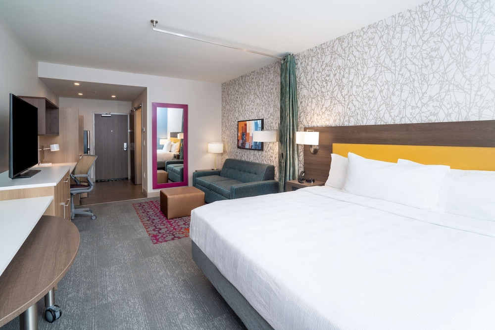 Studio Suite, 1 King Bed, Non Smoking - Photo 1