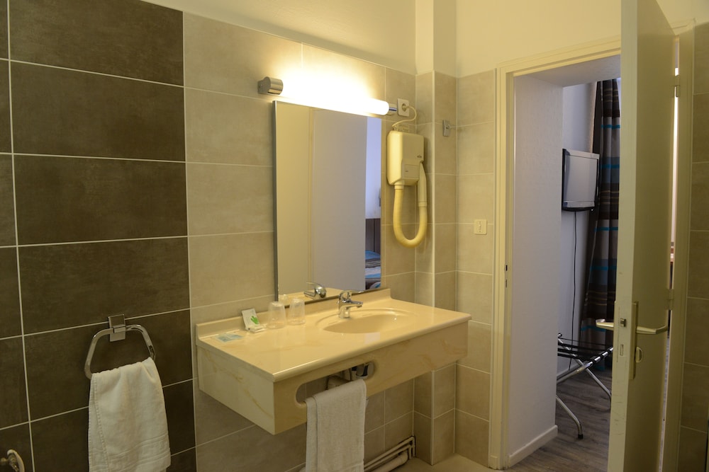 Twin Room - Photo 2