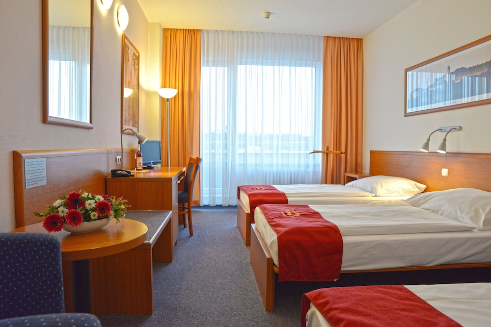 Triple Room, Balcony photo 3