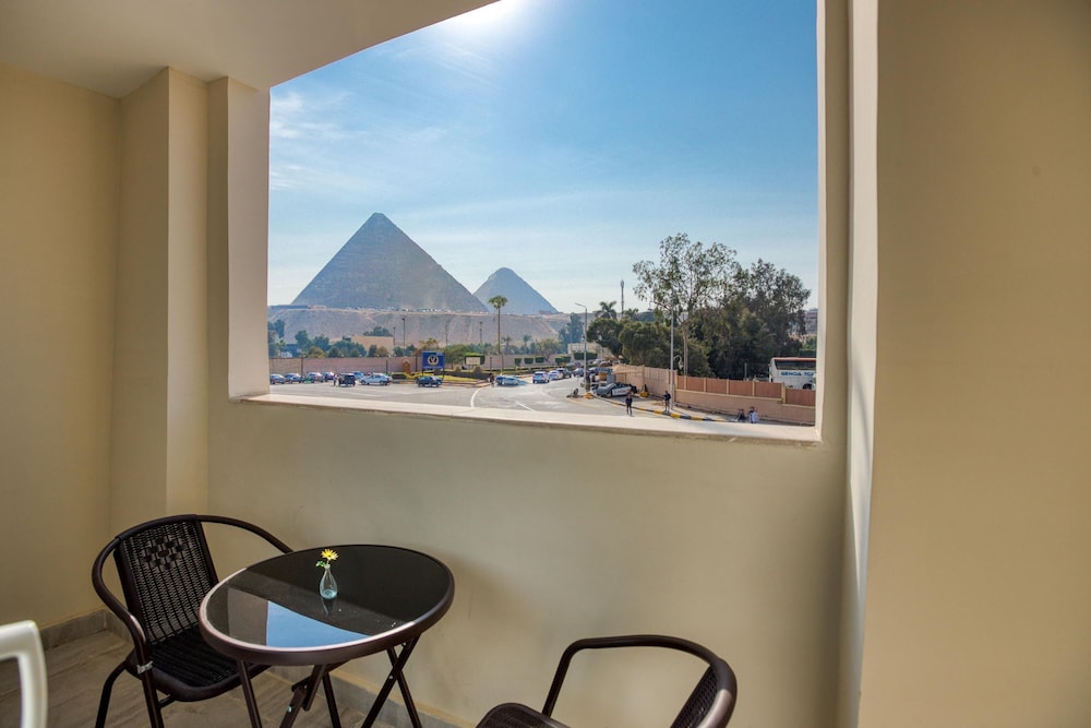 Deluxe Twin Room with Pyramids View