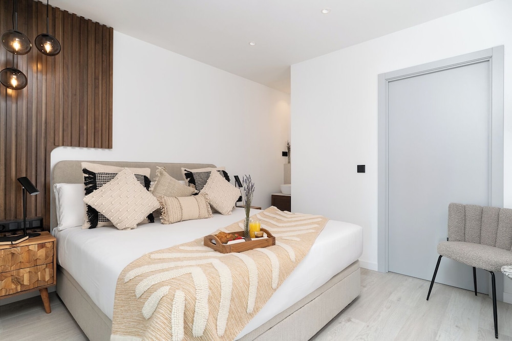 One Bedroom with Large Terrace photo 3