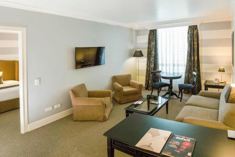 Suite - Photo 21