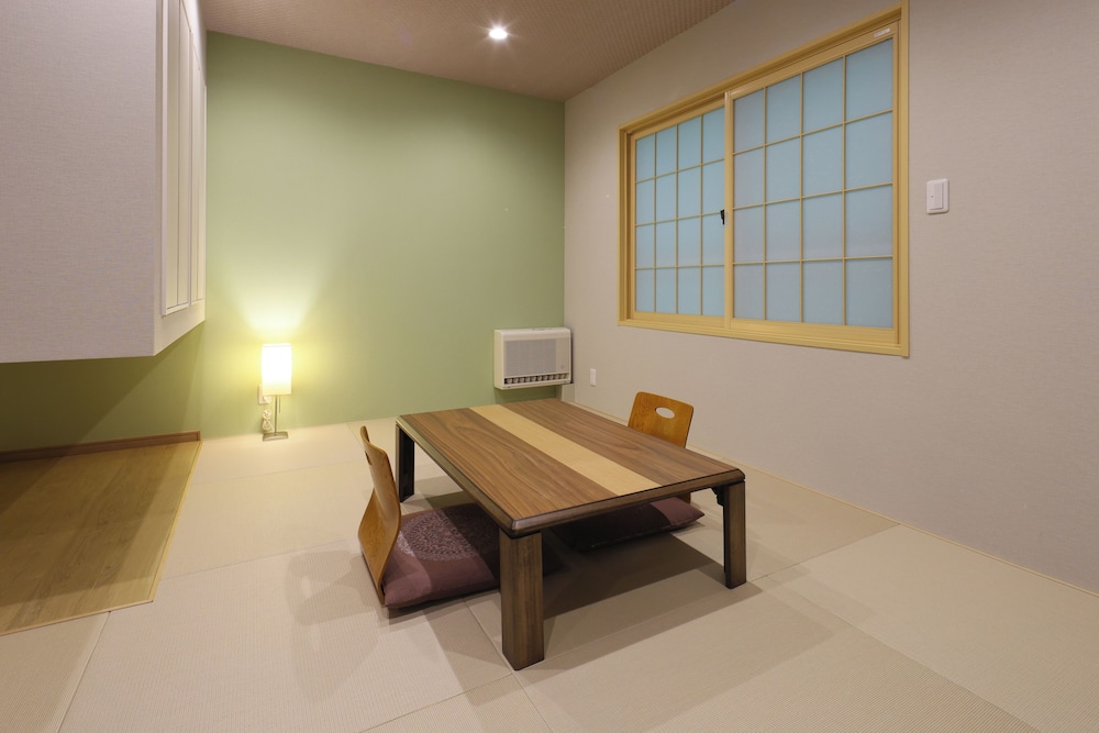 Japanese-style room with shared bathroom photo 3