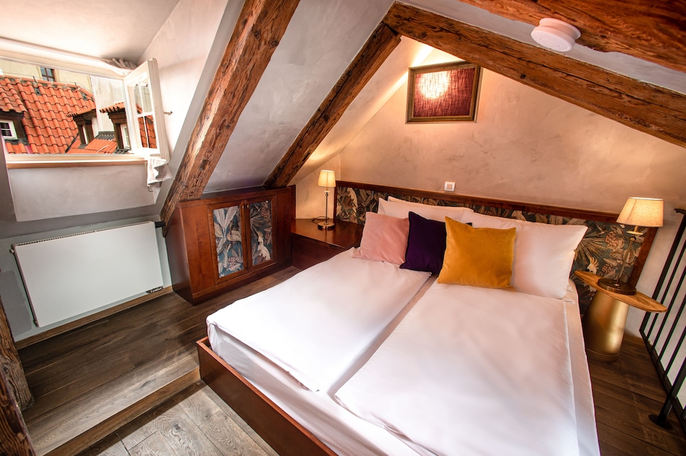 Deluxe Double Room Single Use, 1 Queen Bed, City View