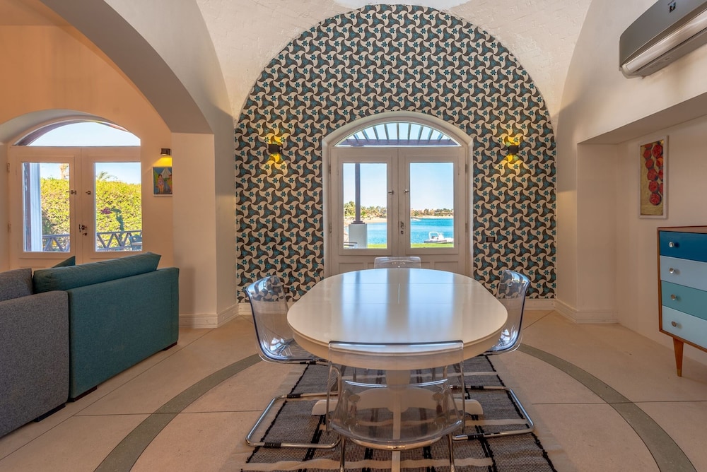 Villa photo 2