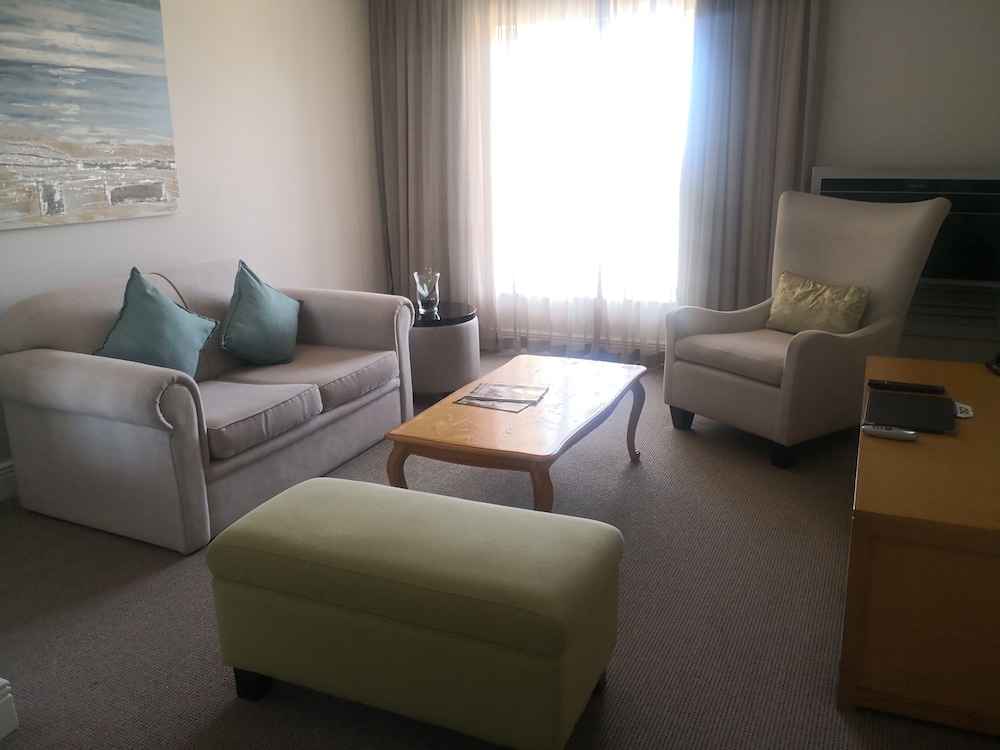 Suite, 1 Bedroom, Non Smoking, River View - Photo 5