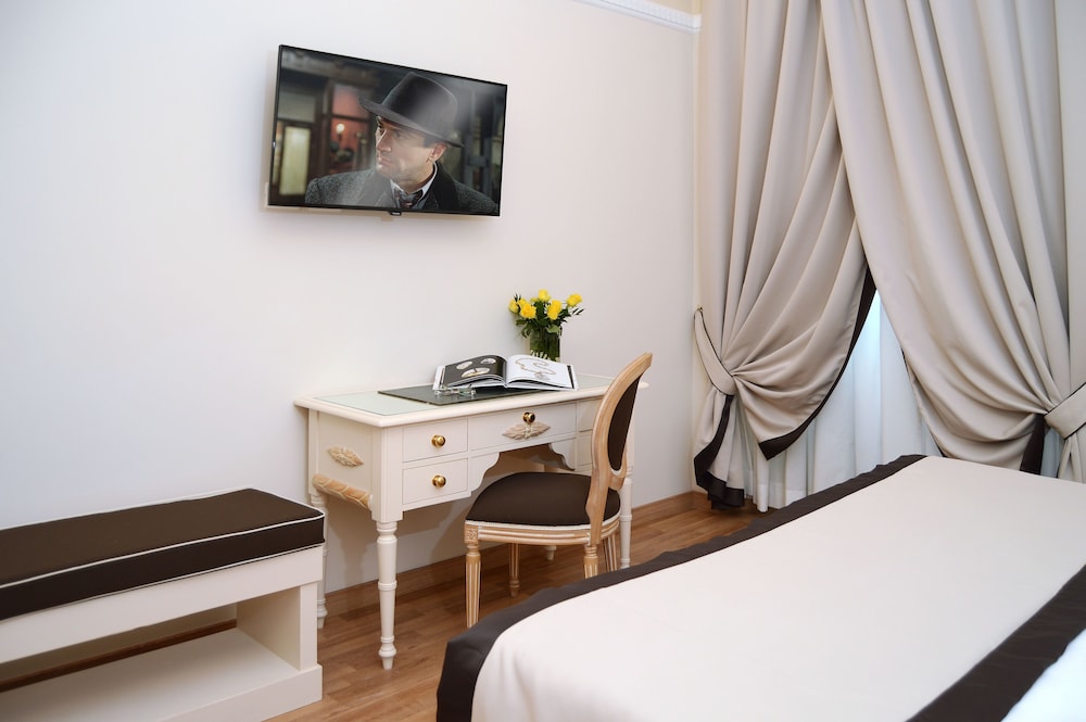 Deluxe Room - Photo 13