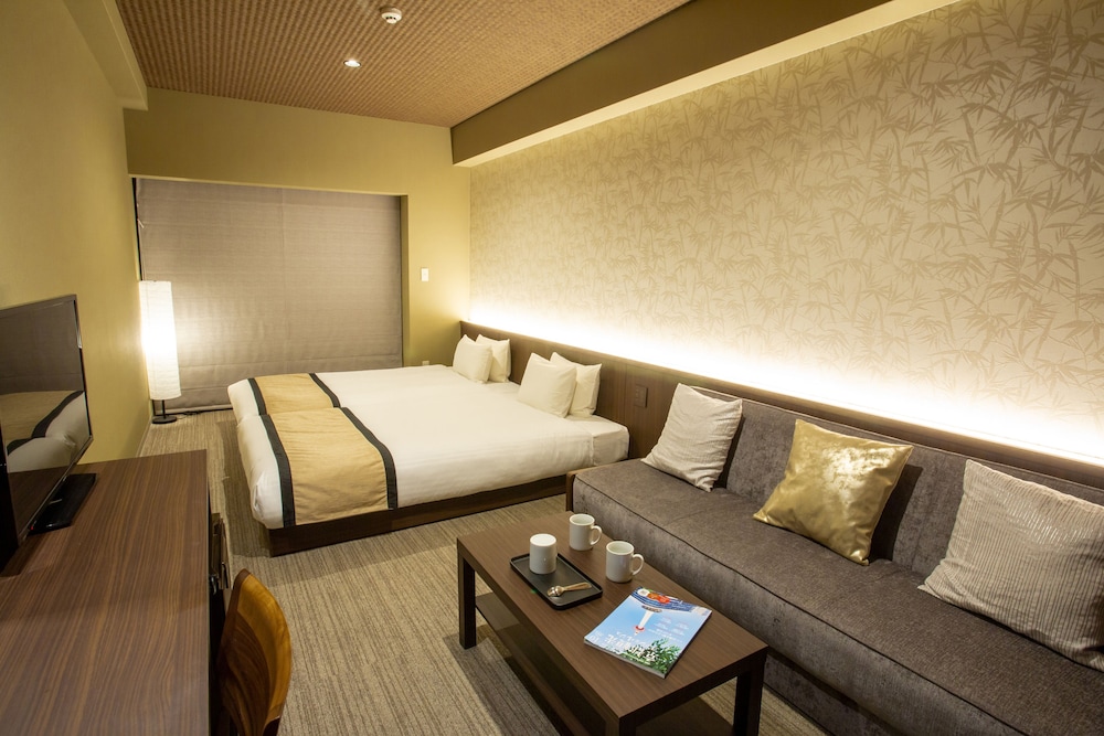 Superior Twin Room with Sofa - Photo 1