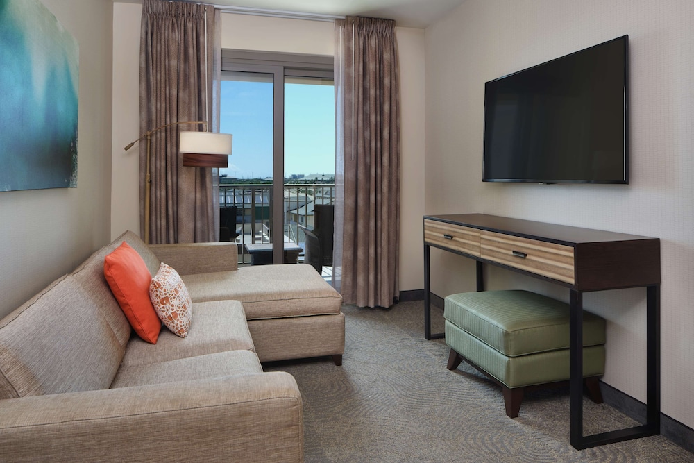 Suite, 2 Queen Beds, Accessible, Balcony (w/ roll-in shower)